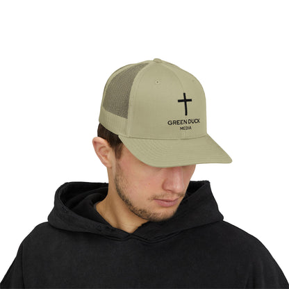 Gorra de camionero con logo de cruz - Colección Fe de Green Duck Media
