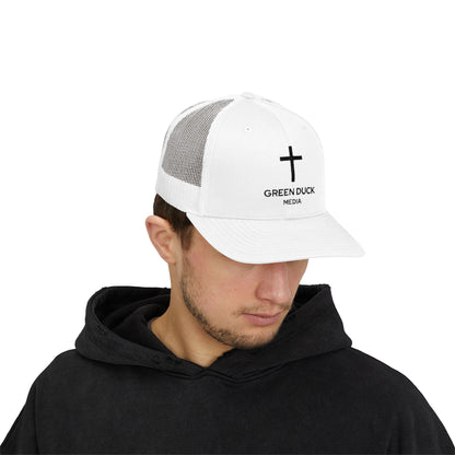 Gorra de camionero con logo de cruz - Colección Fe de Green Duck Media